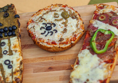 Mini halloween pizzas