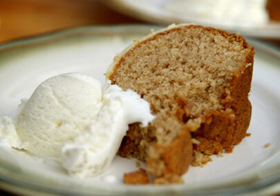 bundt cake with icecream